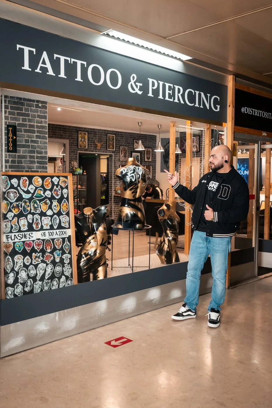 Fachada do estúdio Distrito 51 Tattoo & Piercing