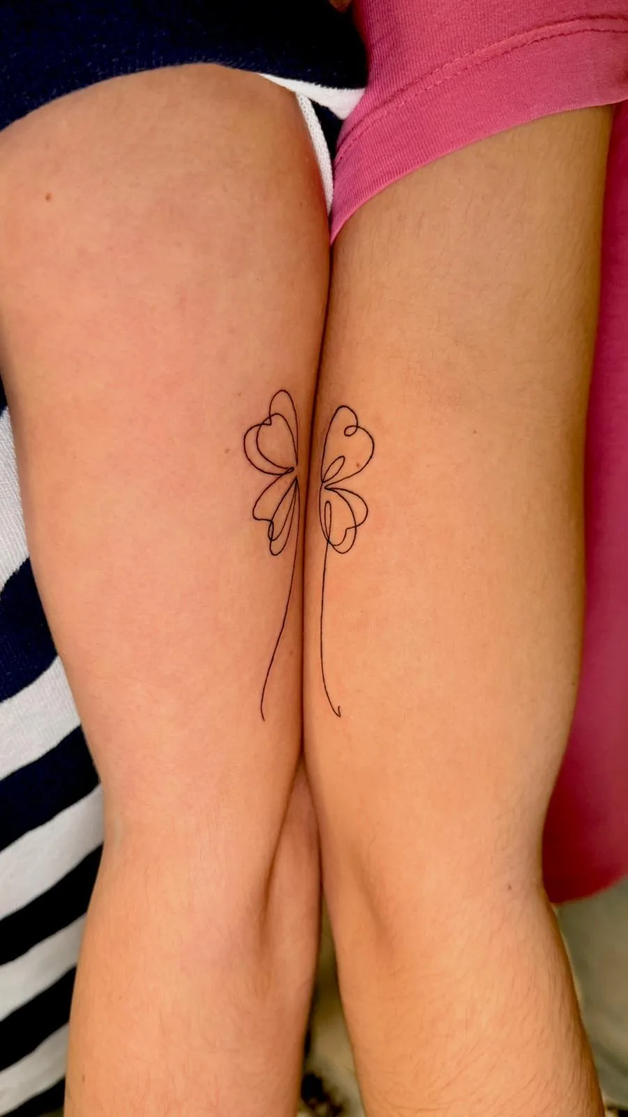 Fine Line - Flor dupla minimalista